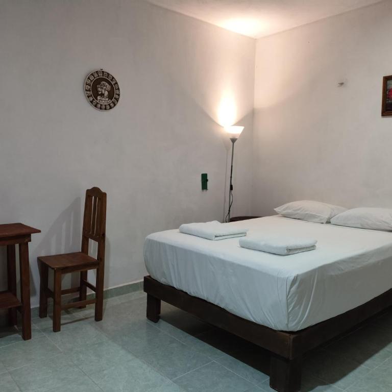 Alojamiento Ya'ax Nah - Family Room with Private Bathroom - 13
