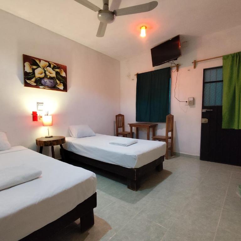 Alojamiento Ya'ax Nah - Twin Room with Private Bathroom - 4
