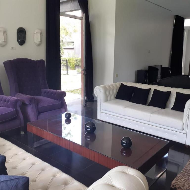 PILAR BARRIO PRIVADO con AMENITIES CASA 6 AMB CON PISCINA - Three-Bedroom House - 3