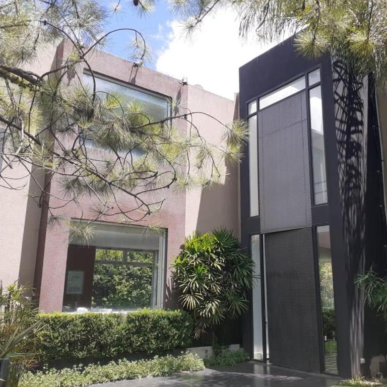 PILAR BARRIO PRIVADO con AMENITIES CASA 6 AMB CON PISCINA - Three-Bedroom House - 2