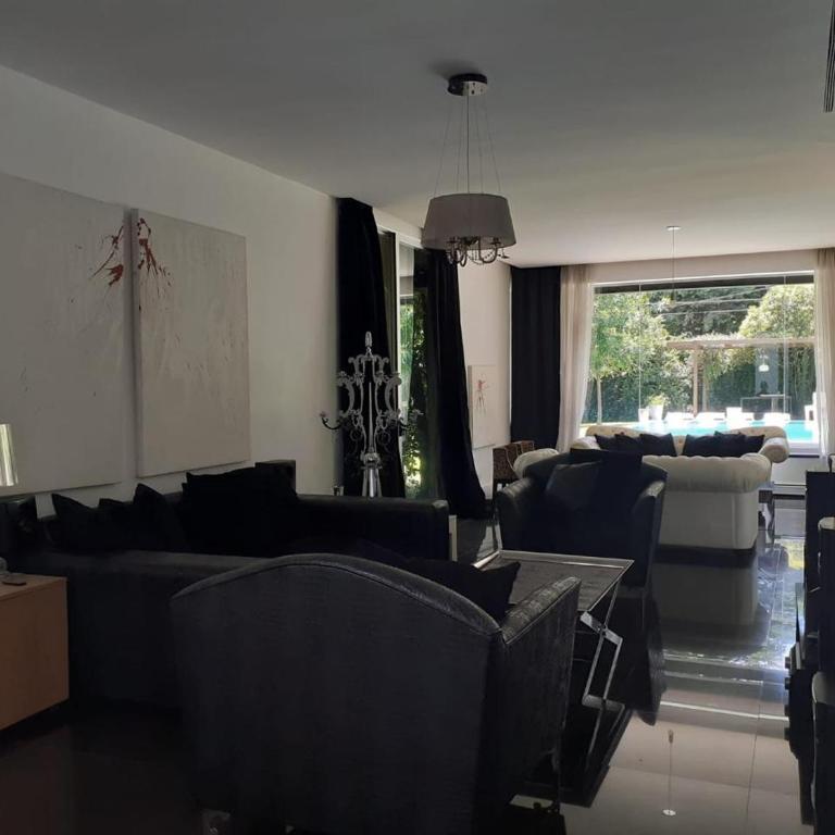 PILAR BARRIO PRIVADO con AMENITIES CASA 6 AMB CON PISCINA - Three-Bedroom House - 4