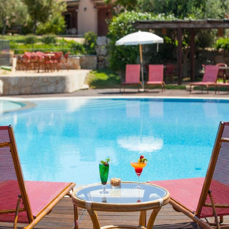 Apartment in residence with pool - One-Bedroom Apartment - 15