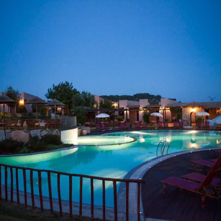 Apartment in residence with pool - One-Bedroom Apartment - 14