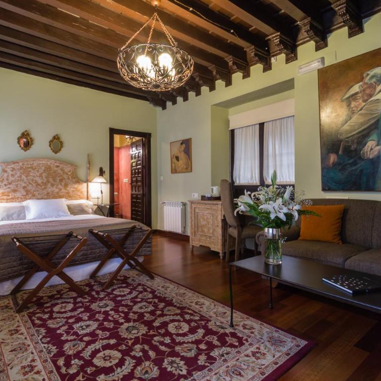 Palacio de Mariana Pineda - Deluxe Family Room - 11