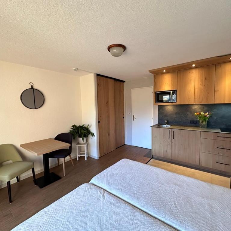 Résidence La Rochetaillée - Studio Confort avec Balcon (2 Adultes) - Vue sur Montagne - 6
