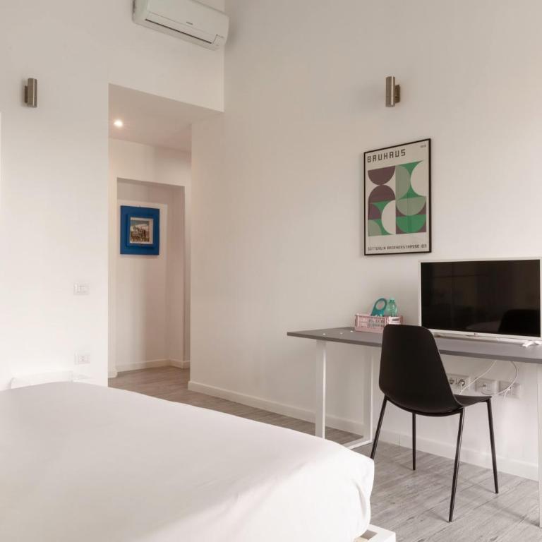 Spacebility City - self check-in - Deluxe Double Room with Balcony - 7