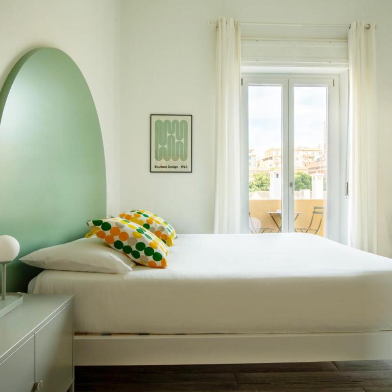 Spacebility City - self check-in - Deluxe Double Room with Balcony - 2