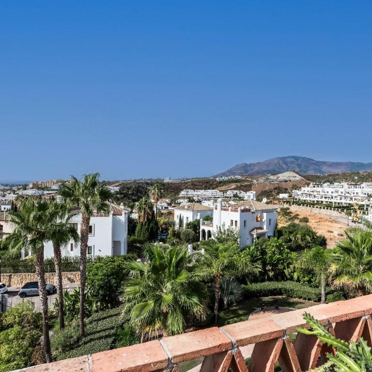 Sea View & Mountain View Apartment with Private Jacuzzi - Sunset Golf, Estepona - Apartamento - 24