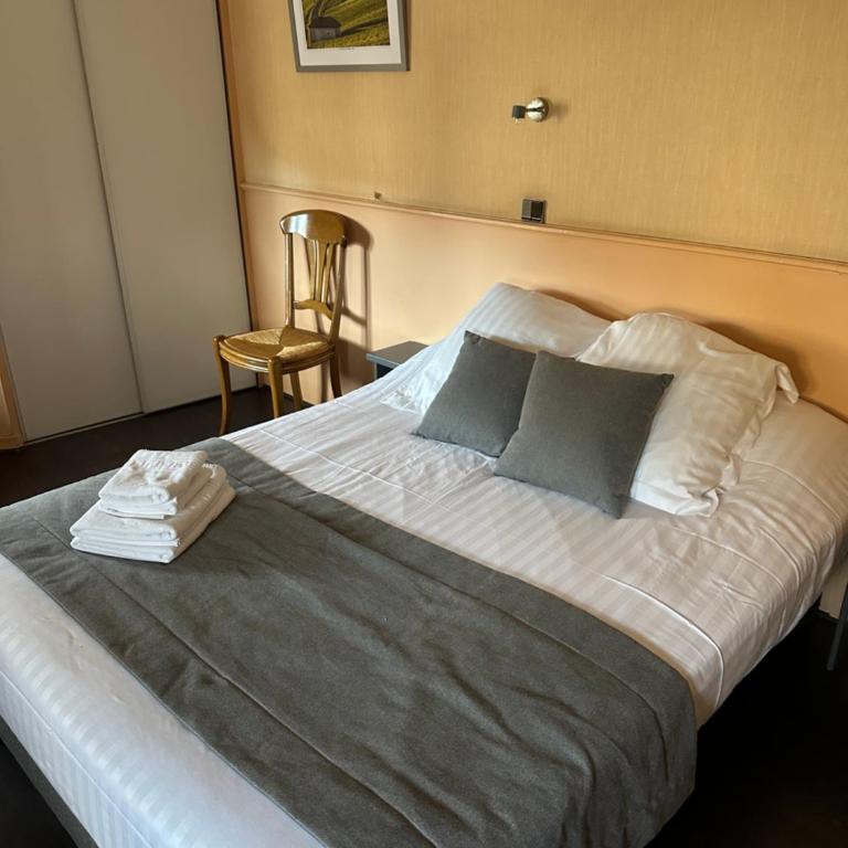 Logis Hôtel du Fer à Cheval - Chambre Double Économique - 1