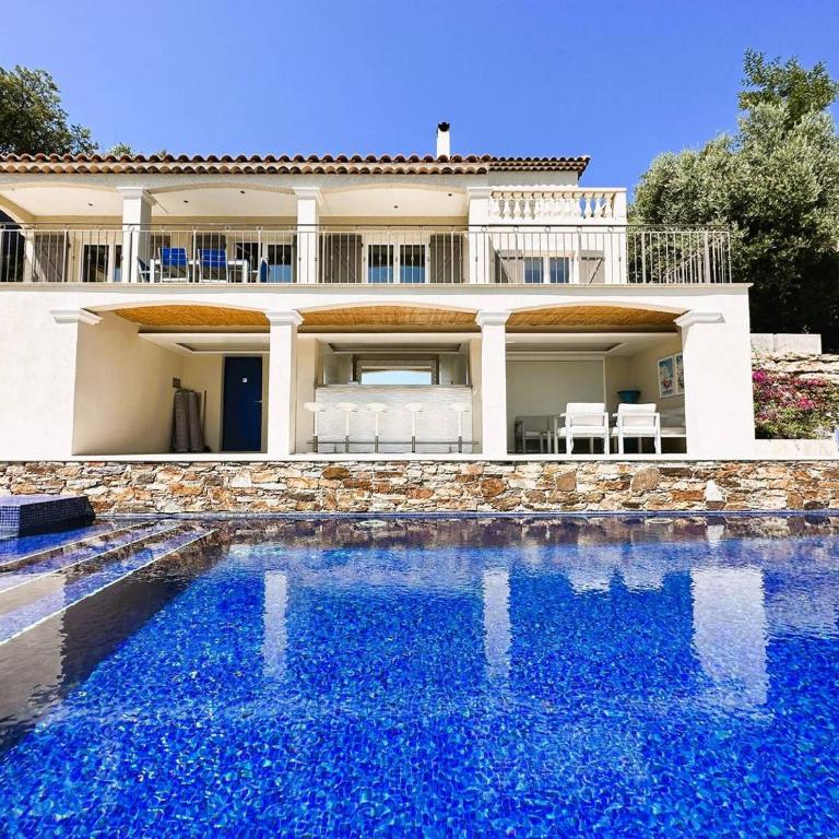 La Mandragora, belle Villa pour 6 personnes avec piscine à débordement et vue mer à La Londe-les-Maures - Ferienhaus mit 3 Schlafzimmern - 1