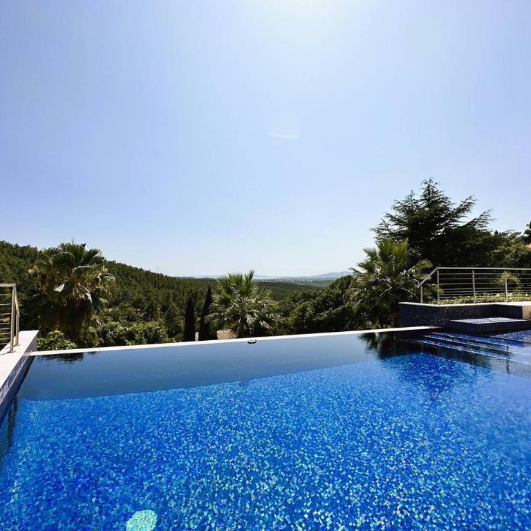La Mandragora, belle Villa pour 6 personnes avec piscine à débordement et vue mer à La Londe-les-Maures - Ferienhaus mit 3 Schlafzimmern - 7