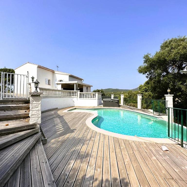 Villa Cigalou pour 8 personnes avec piscine chauffée et petite vue mer au domaine de Valcros à La Londe les Maures - Casa de 4 dormitorios - 1