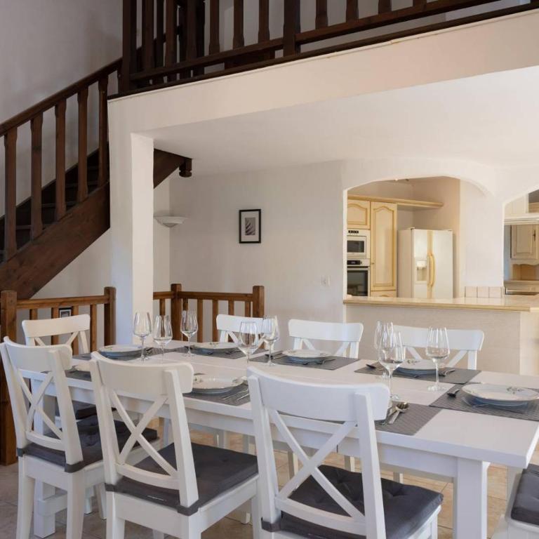 Villa Cigalou pour 8 personnes avec piscine chauffée et petite vue mer au domaine de Valcros à La Londe les Maures - Casa de 4 dormitorios - 10