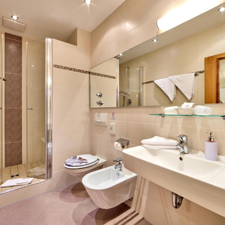 Hotel Drei Mohren - Doppelzimmer mit Balkon - 2