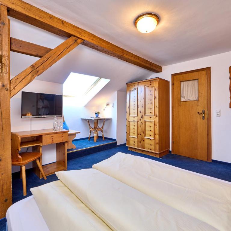 Hotel Drei Mohren - Familienzimmer mit Balkon - 4