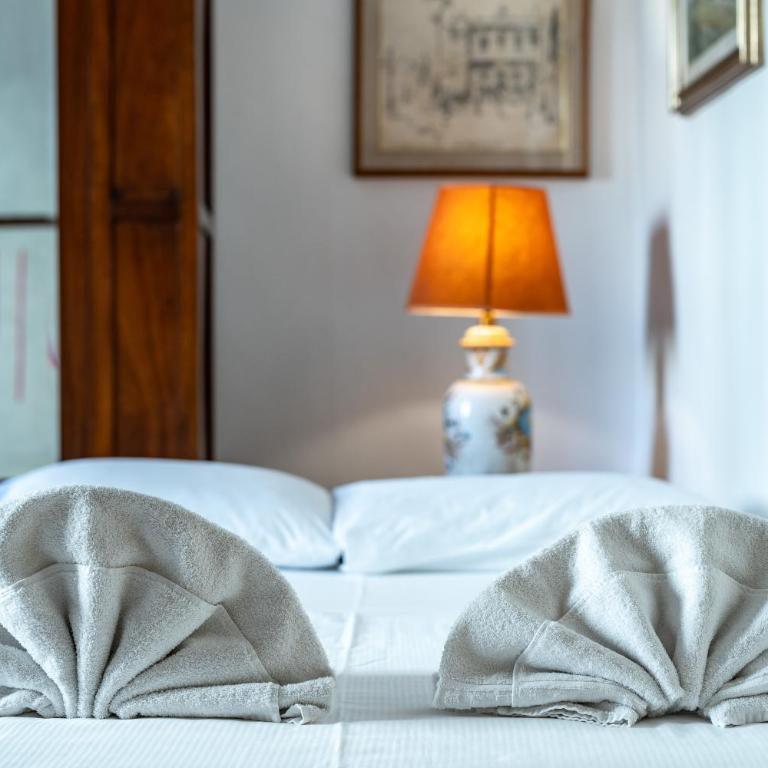 Sant'Antonino Cozy Corner - Three-Bedroom Apartment - 13