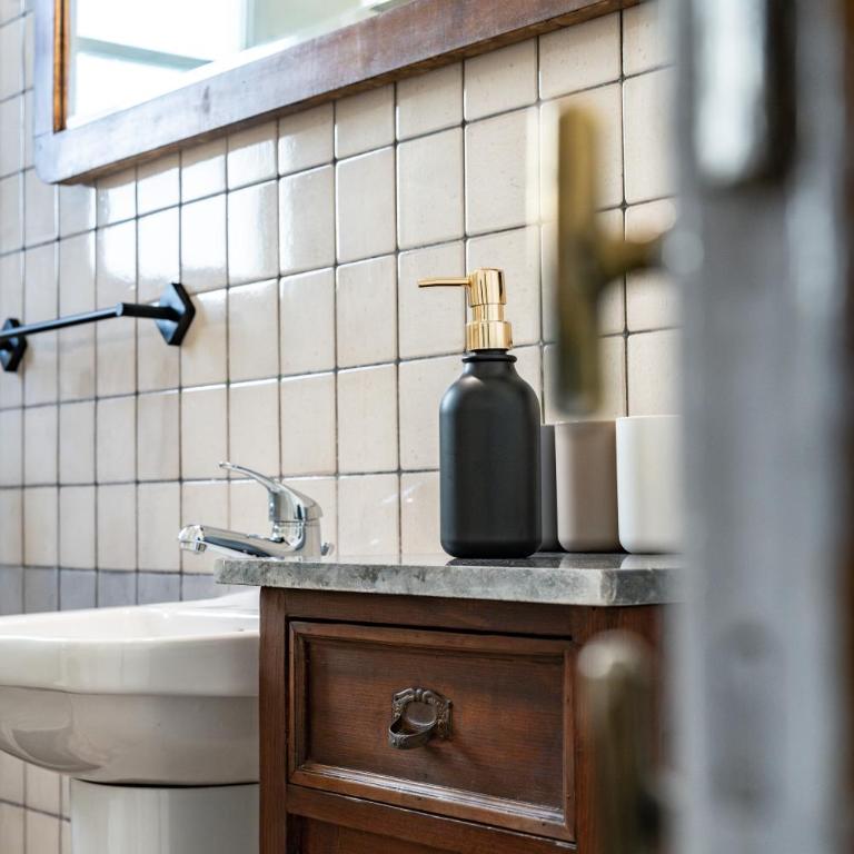 Sant'Antonino Cozy Corner - Three-Bedroom Apartment - 36