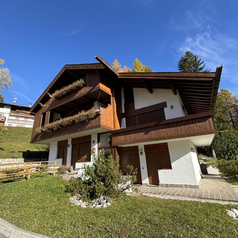 Casa Funivia, immersa nel verde e vicina al centro di Cortina - Appartamento con Balcone - 5