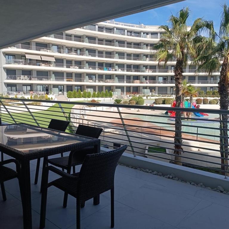 Moderno apartamento con terraza y vistas al mar R22 by Novadesta - Two-Bedroom Apartment - 14