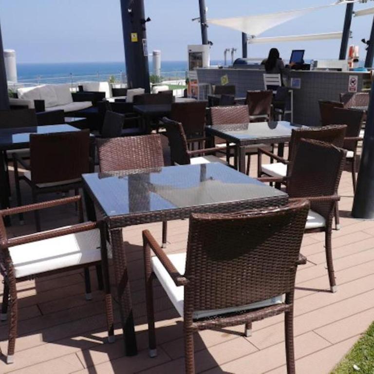 Moderno apartamento con terraza y vistas al mar R22 by Novadesta - Two-Bedroom Apartment - 22