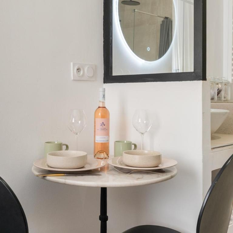 Suite avec baignoire Balnéo à 4min à pied du Vieux-Port - Appartement 1 Chambre - 11