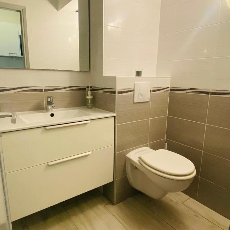 Studio La Grande Motte, au plus près des plages - Studio Apartment - 8