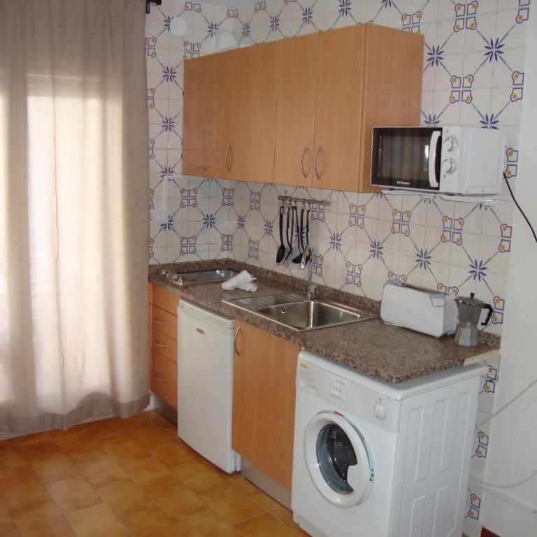 Apartaments Claudi - Estudio Familiar con terraza - 3
