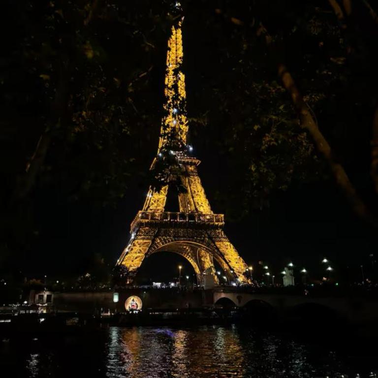Eiffel Tower View Haussmanian Charm 2min walk from the Eiffel Tower gardens - Appartement - Vue sur Ville - 1