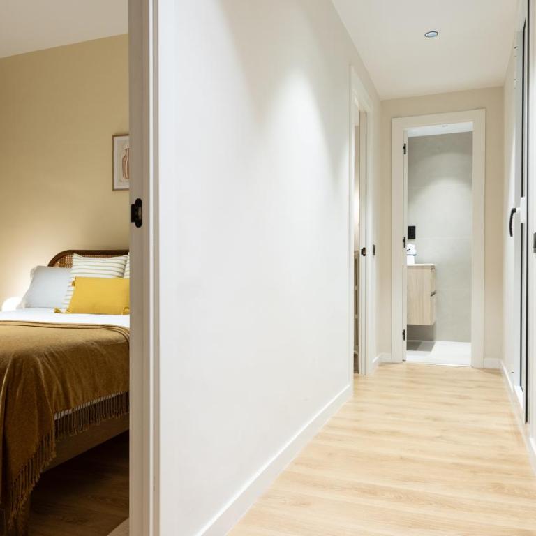 Stay U-nique Apartments Balmes II - Three-Bedroom Deluxe Apartment - 7