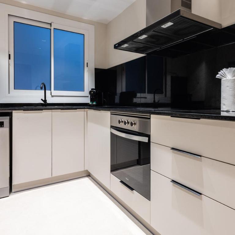 Stay U-nique Apartments Balmes II - Four-Bedroom Apartment - 4