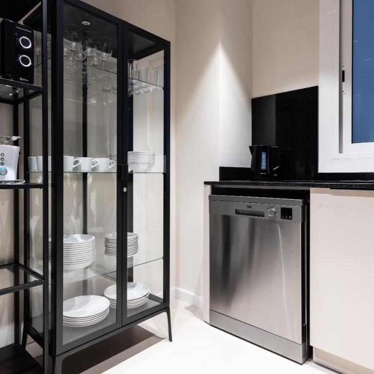 Stay U-nique Apartments Balmes II - Four-Bedroom Apartment - 13