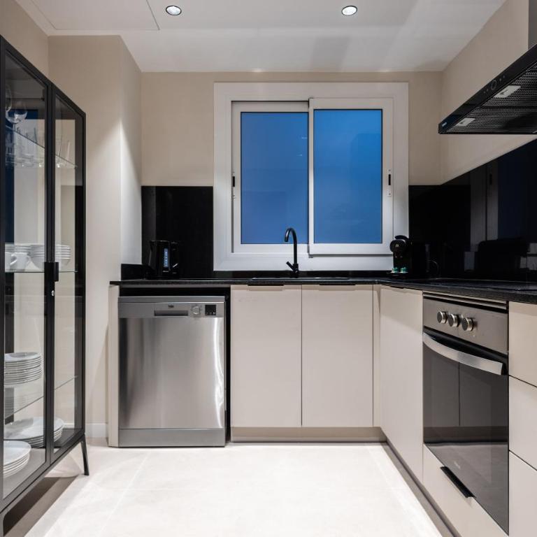 Stay U-nique Apartments Balmes II - Four-Bedroom Apartment - 7