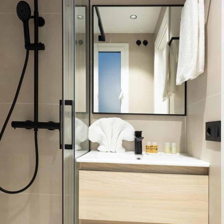 Stay U-nique Apartments Balmes II - Four-Bedroom Apartment - 15