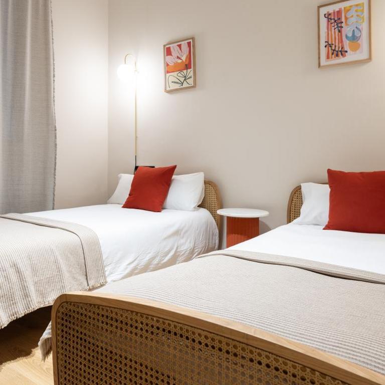 Stay U-nique Apartments Balmes II - Four-Bedroom Apartment - 18