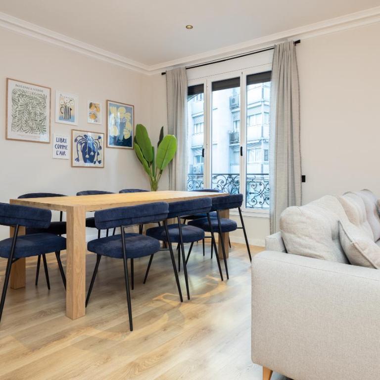Stay U-nique Apartments Balmes II - Four-Bedroom Apartment - 2