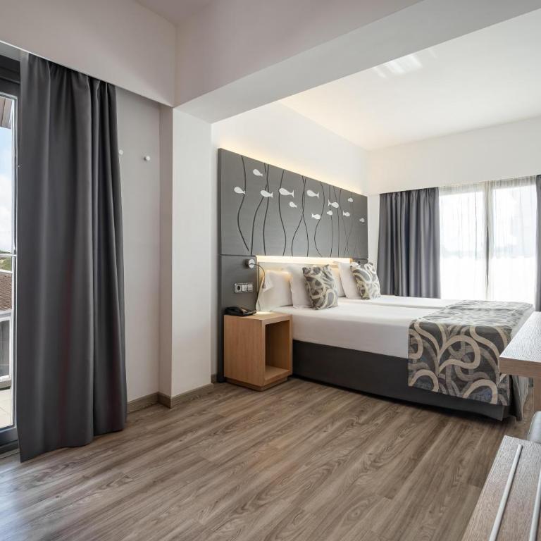 Hotel THB Gran Bahía - Double or Twin Room with Side Sea View - 1