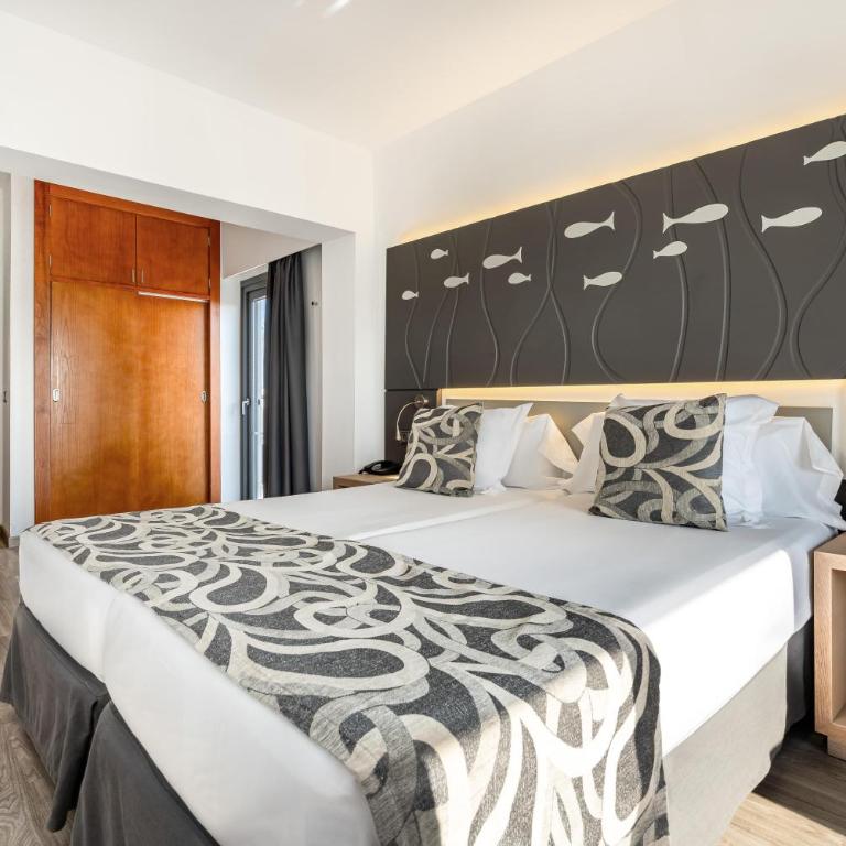Hotel THB Gran Bahía - Double or Twin Room with Side Sea View - 4