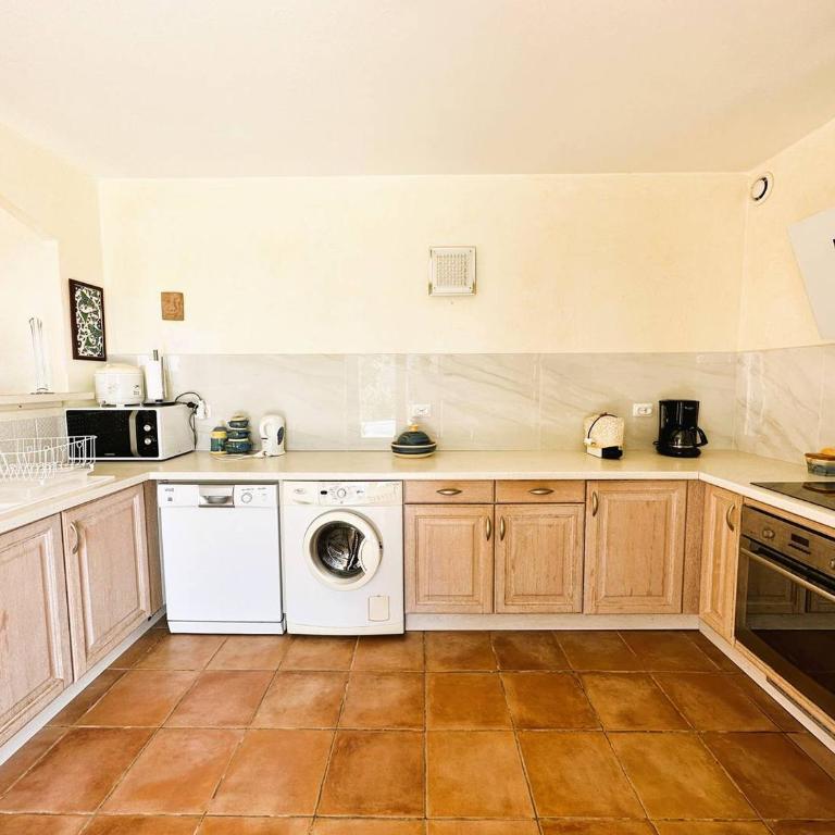 Villa Myosotis pour 8 personnes avec piscine chauffée et vue mer à La Londe-Les-Maures - Maison 4 Chambres - 16
