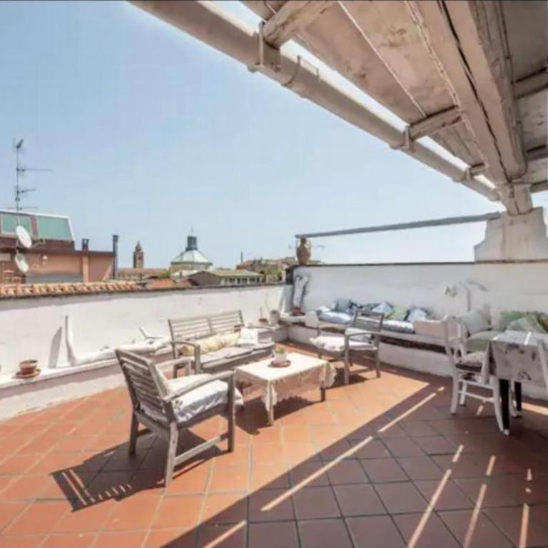 B&B Antiche Porte - Appartamento con 2 Camere da Letto, Balcone e Terrazza - 3
