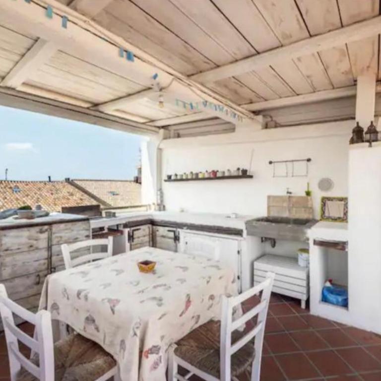 B&B Antiche Porte - Appartamento con 2 Camere da Letto, Balcone e Terrazza - 11