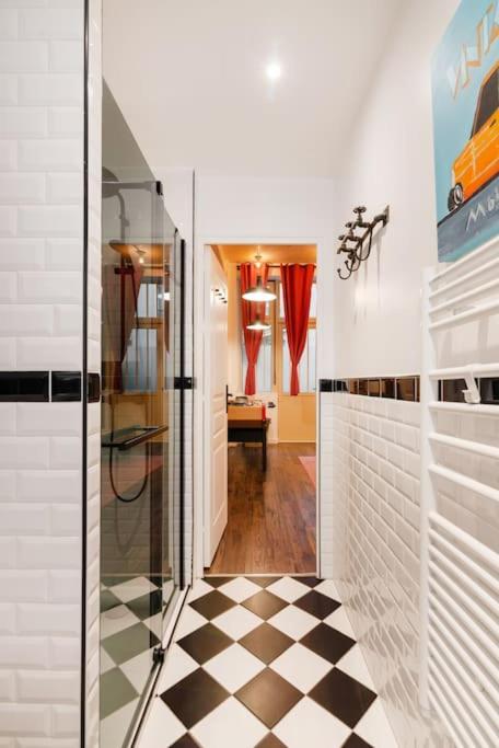 Montmartre Rue des Martyrs Loft with AC, 4-7 PEO - Appartement 3 Chambres - 17