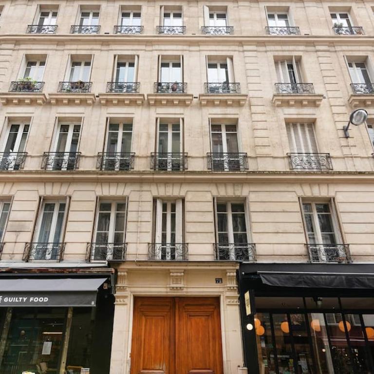 Montmartre Rue des Martyrs Loft with AC, 4-7 PEO - Appartement 3 Chambres - 69