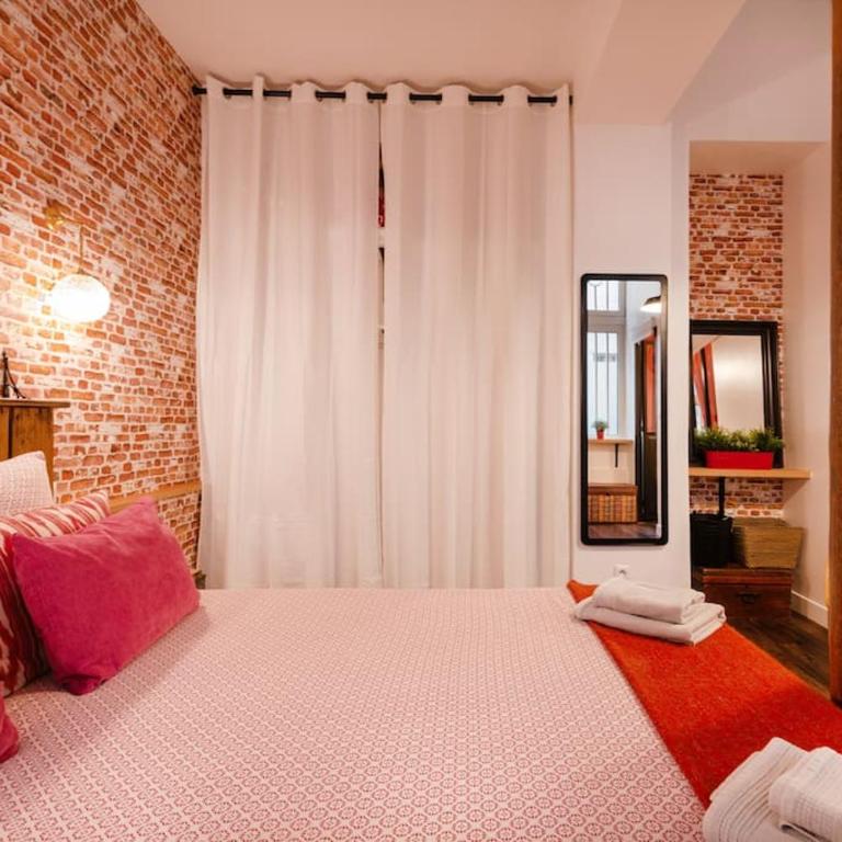 Montmartre Rue des Martyrs Loft with AC, 4-7 PEO - Appartement 3 Chambres - 22