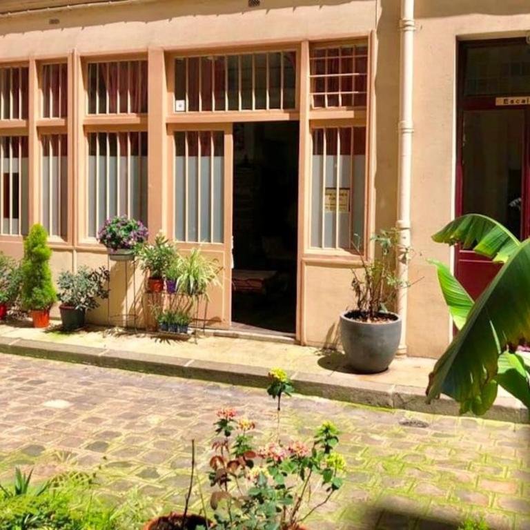 Montmartre Rue des Martyrs Loft with AC, 4-7 PEO - Appartement 3 Chambres - 65
