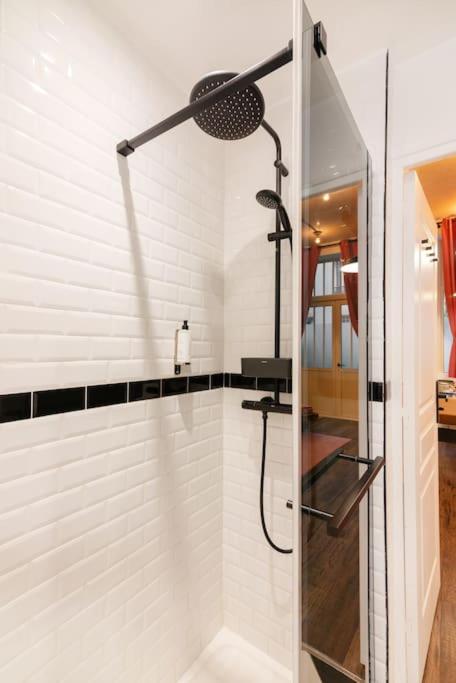 Montmartre Rue des Martyrs Loft with AC, 4-7 PEO - Appartement 3 Chambres - 27
