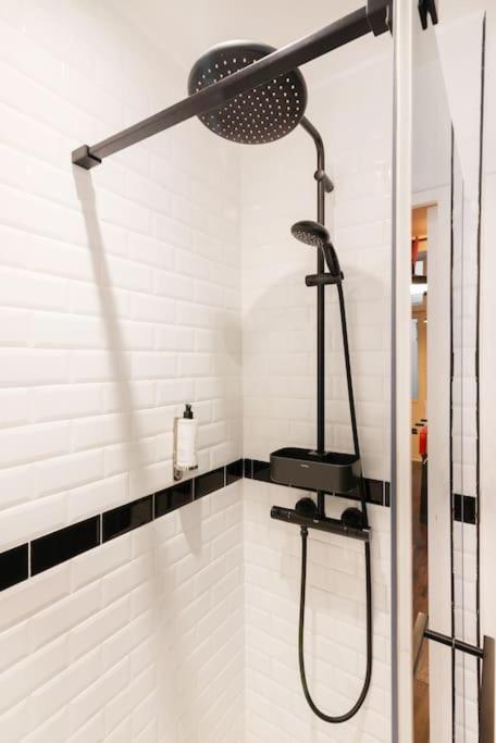 Montmartre Rue des Martyrs Loft with AC, 4-7 PEO - Appartement 3 Chambres - 28