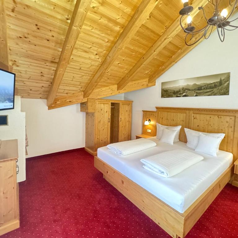 Landhaus Lechthaler - Deluxe Zimmer mit Queensize-Bett - 4