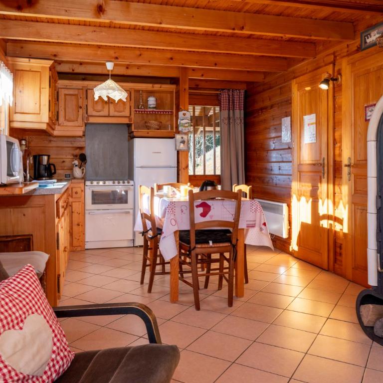 Chalet Terrasse Plein Sud, Cheminée, Ski-Rando, Nature & Village, Animaux admis, Parking - Chalet mit 2 Schlafzimmern - 15