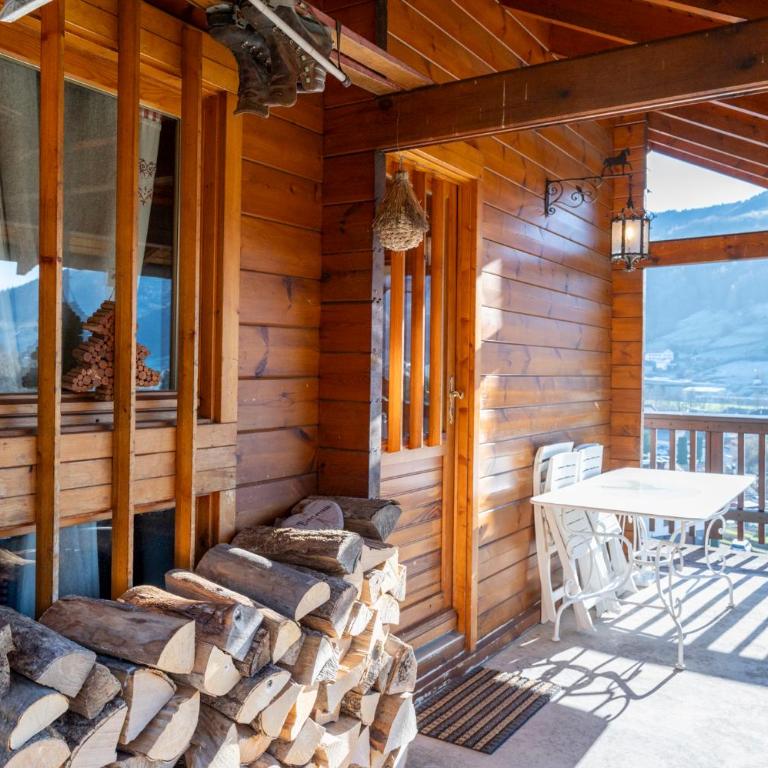 Chalet Terrasse Plein Sud, Cheminée, Ski-Rando, Nature & Village, Animaux admis, Parking - Chalet mit 2 Schlafzimmern - 1
