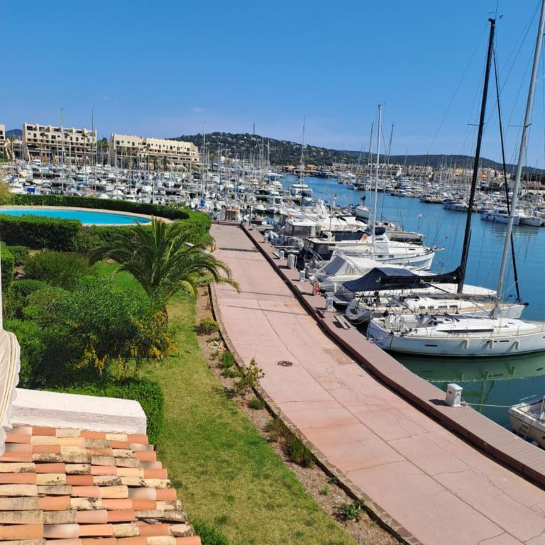 Marcogdu- Proche de Saint-Tropez Appartement pour 4 personnes avec vue sur la marina - Apartment with Sea View - 2